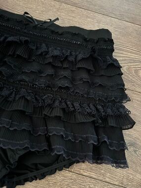 Black Ruffle Layered Women's Shorts - Elegant Summer Style
